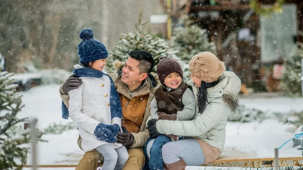 Outdoor Winter Family Photos Featured Image